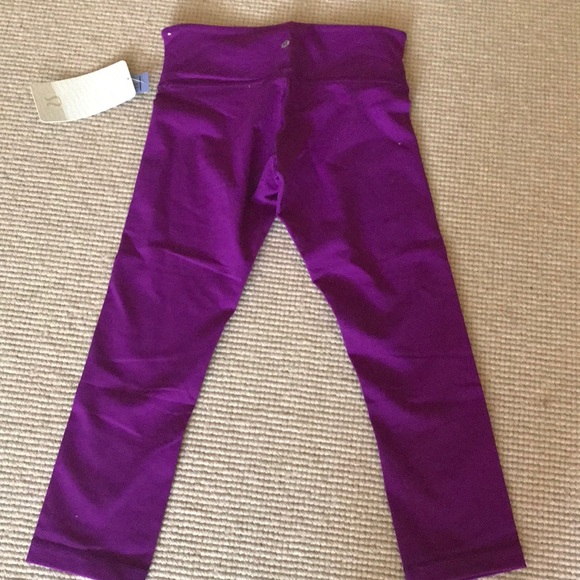 Lululemon Purple Cropped Leggings NWOT - Picture 3 of 3